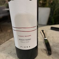 Pizzaria Lisboa - A bottle of Italian Pinot Noir.