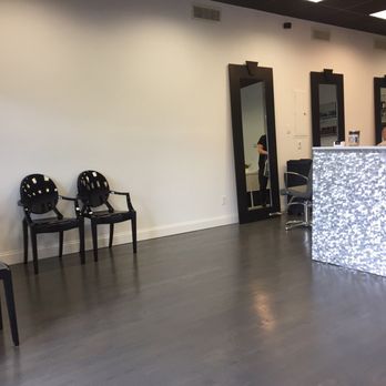 E'studio - Spacious waiting area - Hair Salons Near Me - Quincy, Massachusetts