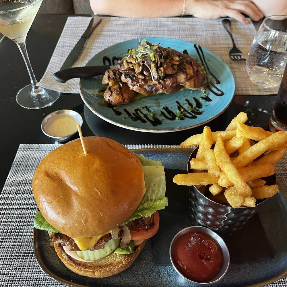 Mango Haus Lounge - Our dinner - New American Near Me - Tehachapi, California