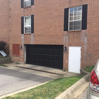 Versailles on the Lakes Oakbrook - 1250 a month for this ? - Apartments Near Me - Oakbrook Terrace, Illinois