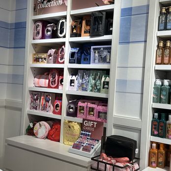 Bath & Body Works - Gift sets - Cosmetics & Beauty Supply Near Me - Lawrence, Kansas Bath & Body Works - Gift sets - Cosmetics & Beauty Supply Near Me - Lawrence, Kansas