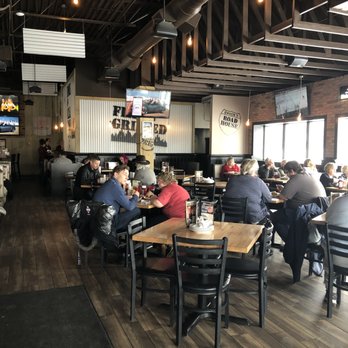 Chuck's Roadhouse - diners sitting at tables - American Near Me - London, Ontario