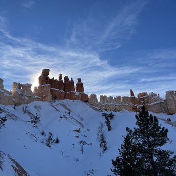 Peekaboo Loop Trail - Hoodoos atop a ridge - Hiking Near Me
