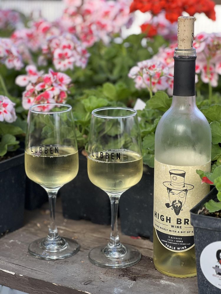 Lubben Vineyard & Wines - vineyard in Anamosa, IA