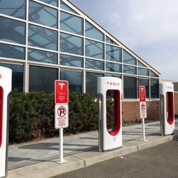 Tesla Supercharger - Ellensberg - In front of Holiday Inn