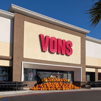 Vons - Pumpkins in front of the store - Grocery Near Me - Lakewood, California Vons - Pumpkins in front of the store - Grocery Near Me - Lakewood, California
