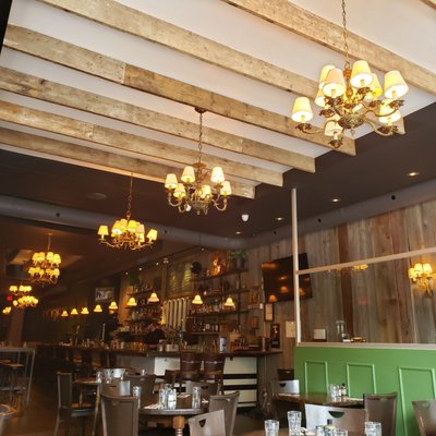 L'Gros Luxe Vieux-Longueuil by null