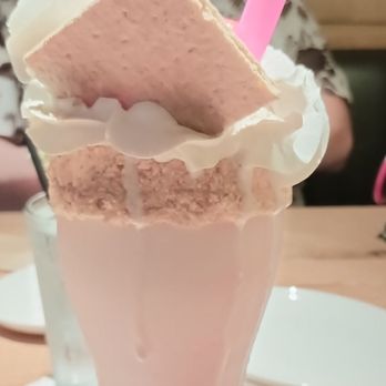 B-Lux Grill & Bar - Strawberry cheesecake shake - Burgers Near Me - Pocono Summit, Pennsylvania