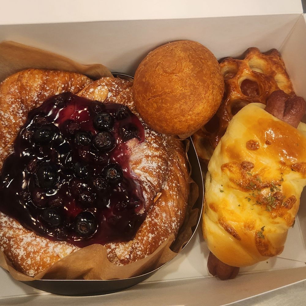 Sweet Frank Roll, Red Bean Bread, Guava pastry