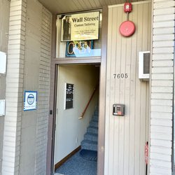 Wall Street Custom Tailoring - Exterior and entrance