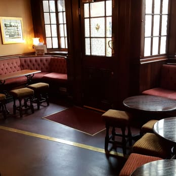 The Crown - Nice pub cheap beer and also good food! - Pubs Near Me - London, XGL