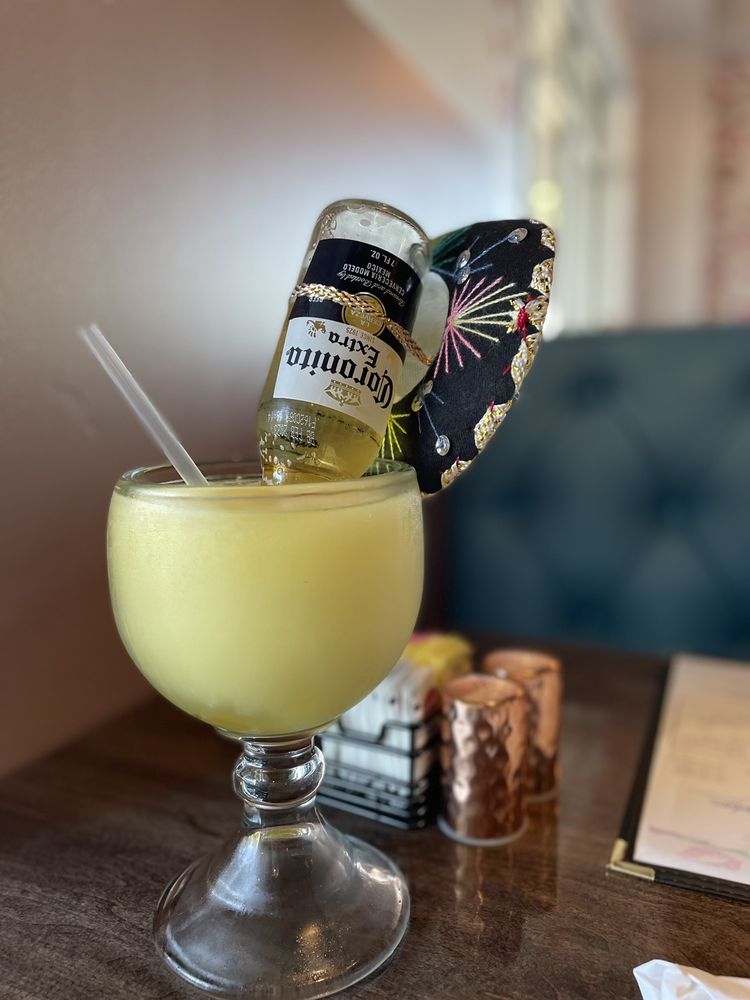 Besos Cocina & Cantina