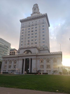 Oakland City Hall by null