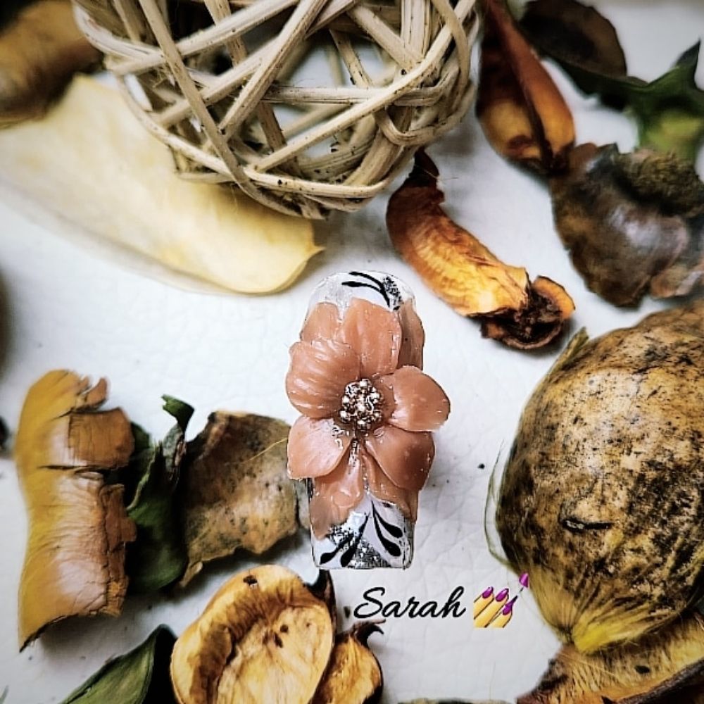 D U Nail Lounge Logo