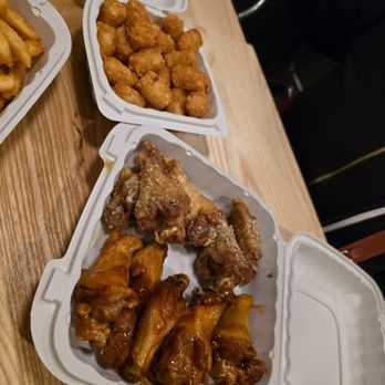 Wing Zone - 10 piece with tots - Chicken Shop Near Me - Reno, Nevada