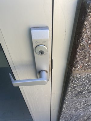Commercial Doors - Locks change Commercial Doors - Locks change