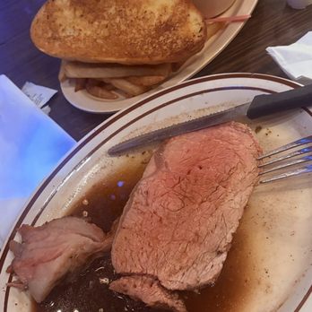 Chris' & Pitt's - Queen Size Prime Rib Dinner - Barbeque Near Me - Downey, California