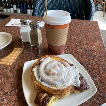 Sausalito Bakery & Cafe - Cinnamon Roll - Coffee & Tea Near Me - Sausalito, California