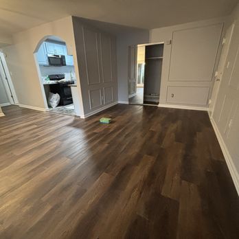 Brothers Alvarez Remodeling  - New Vinyl floors installed - Decks & Railing Near Me - Arlington, Virginia