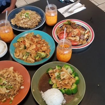 Little Spice - Chicken Pad Thai, Drunken noodle, Chicken Pad see ew, and Chicken Garlic with Broccoli. Food and service is awesome! - Thai Near Me - Hanover, Maryland