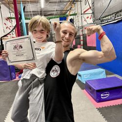 Olympia Training Center - Flexing with Coach Seb