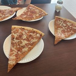 Mia's Pizza & Pasta - Pizza by the slice