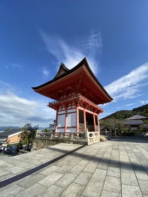 Yasaka Shrine by null