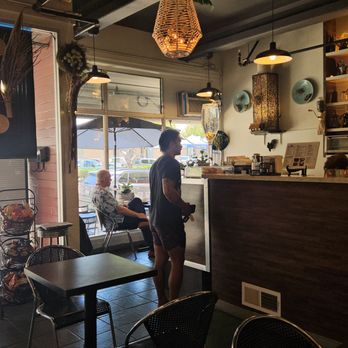 Insomnia - Inside - Coffee & Tea Near Me - Honolulu, Hawaii