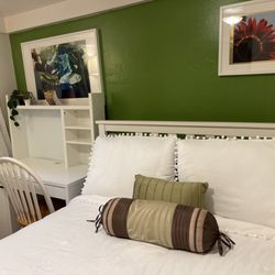 B-Love's Guest House - Room #4 the Green Room