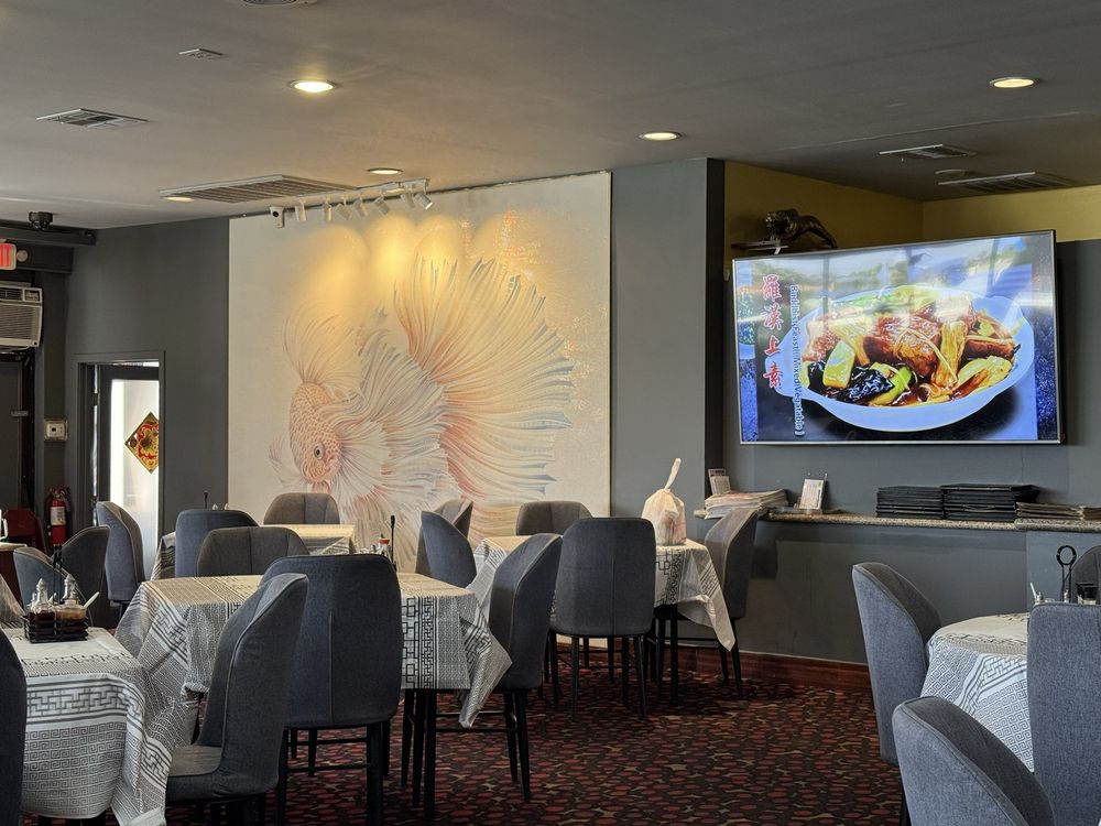 Hong Kong Garden Seafood & Dim Sum Cafe - Photo 2