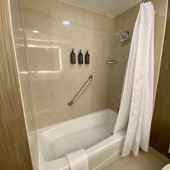 Sheraton Minneapolis West Hotel - 08.20.23 - Hotels Near Me - Minnetonka, Minnesota Sheraton Minneapolis West Hotel - 08.20.23 - Hotels Near Me - Minnetonka, Minnesota