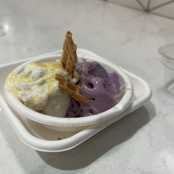Jeni's Splendid Ice Creams - Lemon Bar & Wildberry Lavender scoops - Ice Cream & Frozen Yogurt Near Me - Charlotte, North Carolina