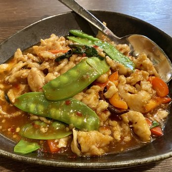Aung Burma - Lemongrass Chicken - FIIIIIYAAAAH! SO amazing!! Get this NOW!!! - Burmese Near Me - Concord, California