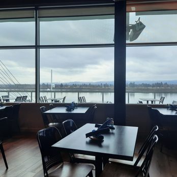 The Waterfront Taphouse - Seating - Beer Bar Near Me - Vancouver, Washington