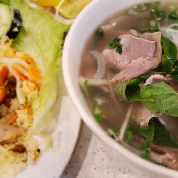 Pho Tasty - Large bowl of photo with rare steak - Vietnamese Near Me - Artesia, California