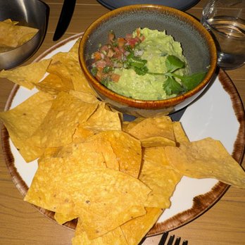 La Popular Hollywood - Chips and Guacamole - Mexican Near Me - Hollywood, California La Popular Hollywood - Chips and Guacamole - Mexican Near Me - Hollywood, California