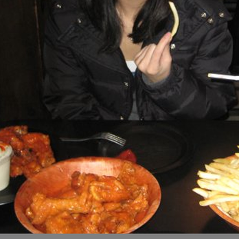 Duff's Famous Wings - American Near Me - Amherst, New York