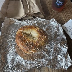Über Bagels & Deli - Everything bagel