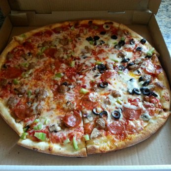 Vinnie's Pizzeria - Their version of a "supreme" (pepperoni, sausage, green peppers, mushrooms, & olives on half)...not on the menu but you can ask. - Pizza Near Me - Martinez, California