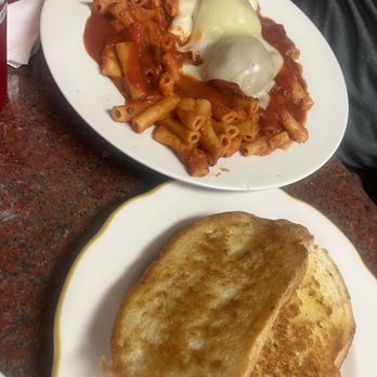 Rudy's - Ziti and massive garlic bread!! - Diners Near Me - Medina, New York