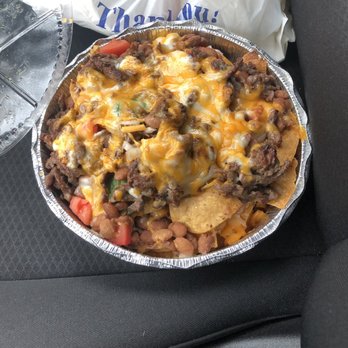 Quincho's - Assad nachos - American Near Me - Montauk, New York