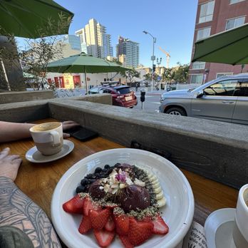 Lofty Coffee - Acai Bowl - Coffee & Tea Near Me - San Diego, California