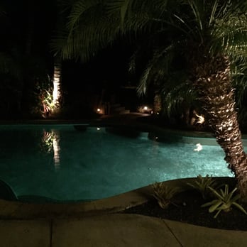 Pineapple Inn Maui - The pool here is gorgeous, quaint and perfect!! You will instantly feel relaxed. - Bed & Breakfast Near Me - Kihei, Hawaii