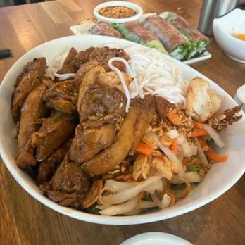 PhoEver - Vermicelli bowl with chicken and shrimp - Vietnamese Near Me - Sunnyvale, California PhoEver - Vermicelli bowl with chicken and shrimp - Vietnamese Near Me - Sunnyvale, California