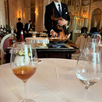 The Ritz Restaurant - A little theatre - British Near Me - London, XGL The Ritz Restaurant - A little theatre - British Near Me - London, XGL