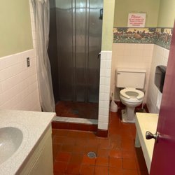 AM-BEST Canaan SuperStop Citgo - If you're going to ha e a bathroom look like a jail cell just close down