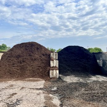 SiteOne Landscape Supply Stone Center - mulch yard - Tree Services Near Me - Southlake, Texas SiteOne Landscape Supply Stone Center - mulch yard - Tree Services Near Me - Southlake, Texas