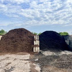 SiteOne Landscape Supply Stone Center - Mulch yard