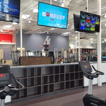 VASA Fitness - Peak hour with no overcrowding and its super clean with tons of available time slots for swimming and regular workouts. - Gyms Near Me - Phoenix, Arizona VASA Fitness - Peak hour with no overcrowding and its super clean with tons of available time slots for swimming and regular workouts. - Gyms Near Me - Phoenix, Arizona