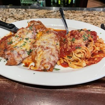 Venuti's - Chicken parmigiana - Italian Near Me - Addison, Illinois Venuti's - Chicken parmigiana - Italian Near Me - Addison, Illinois